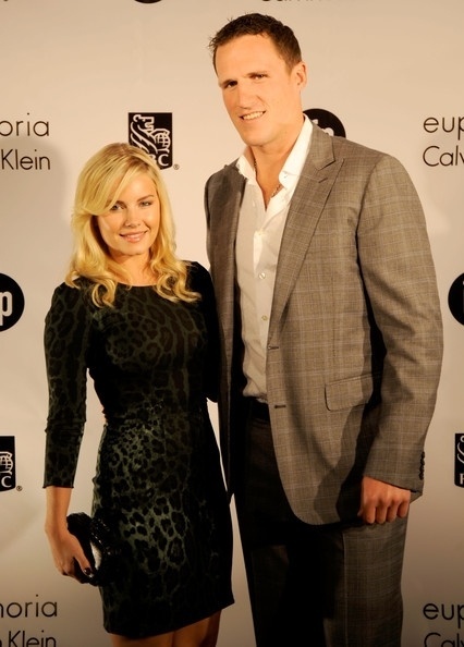 A atriz Elisha Cuthbert e seu namorado, Dion Phaneuf, comparecem ao Independent Filmmaker Project, em Toronto, no Canadá - Getty Images