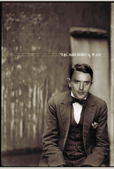 Hugh Grant em imagem da série "Mug Shot Dopplegangers", do artista Michael Jason Enriquez (21/9/12) - Reprodução/mistermichaeljason.com