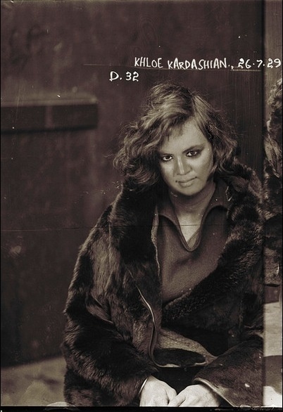 Khloe Kardashian em imagem da série "Mug Shot Dopplegangers", do artista Michael Jason Enriquez (21/9/12) - Reprodução/mistermichaeljason.com