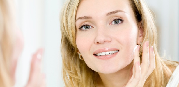 Uso de cosméticos com vitamina C diminui a ação dos radicais livres e uniformiza do tom da pele - Thinkstock