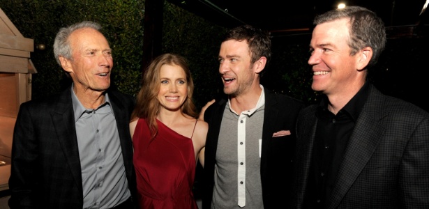 Os atores Clint Eastwood, Amy Adams, Justin Timberlake e o diretor Robert Lorenz na festa após a première de "Trouble with the Curve" (19/9/12) - Kevin Winter/Getty Images