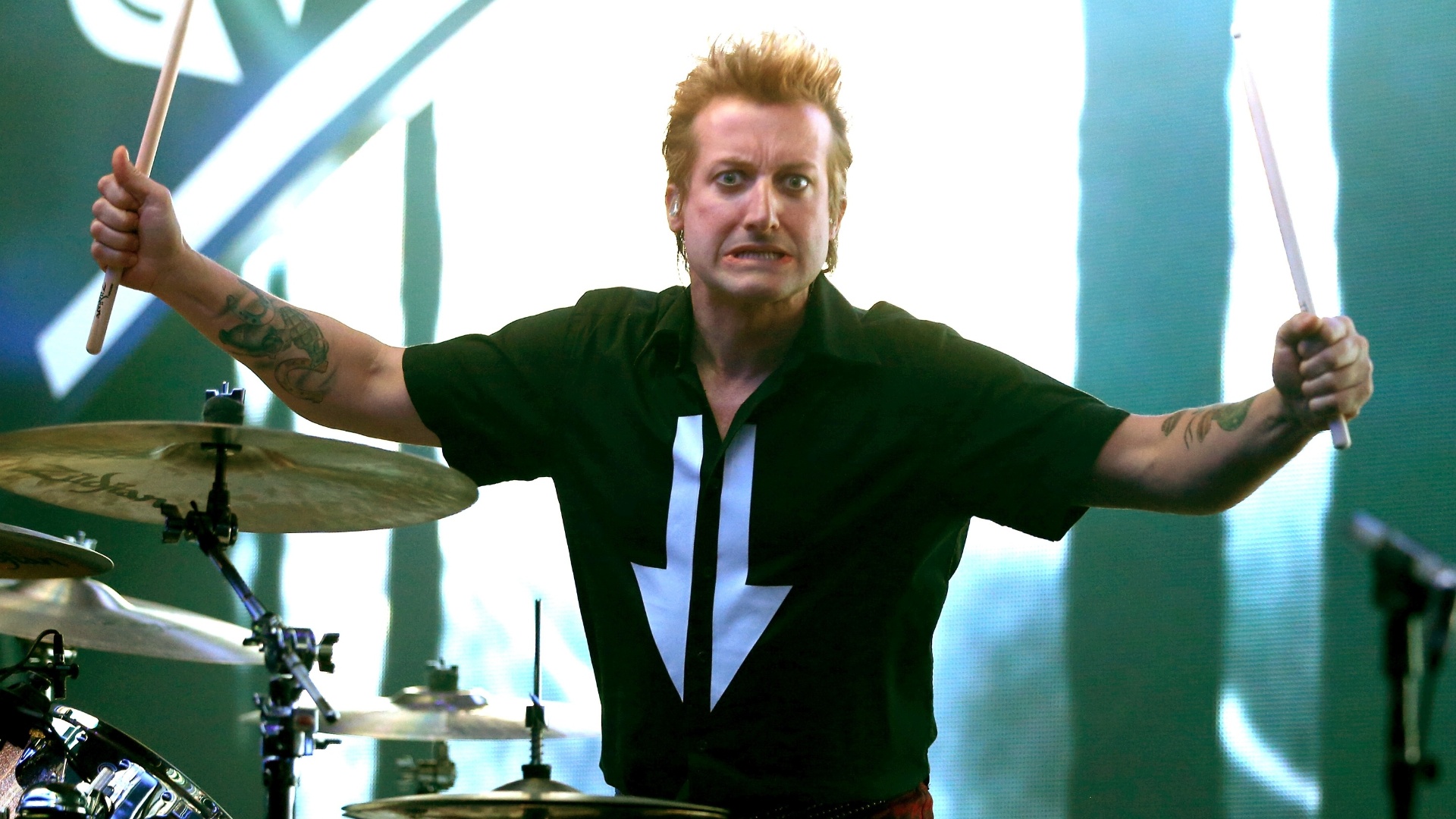 Billie Joe, do Green Day, é internado em clínica de reabilitação, diz