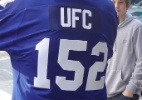 Torcida chega em clima tranquilo e cambistas agem à vontade antes do UFC 152 em Toronto