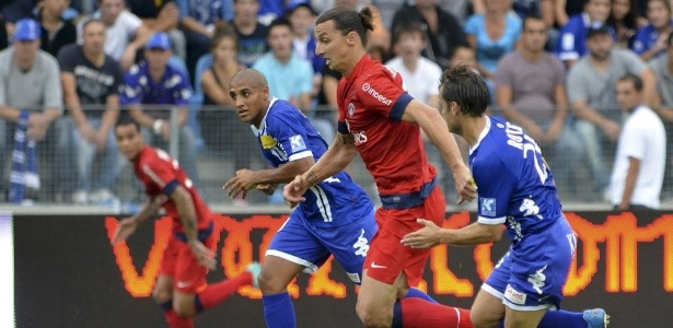 Ibrahimovic foi o grande destaque do PSG na partida contra o Bastia com dois gols e uma assistência - REUTERS/Pierre Murati