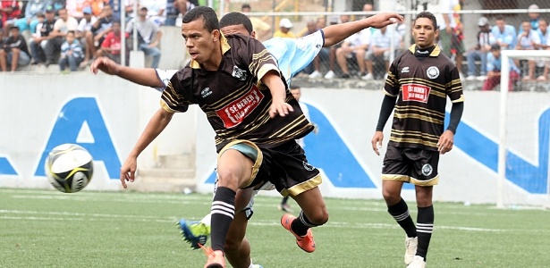 Turma do Baffo (preto) venceu o Cantareira por 2 a 0 pelas quartas de final da Copa Kaiser 2012