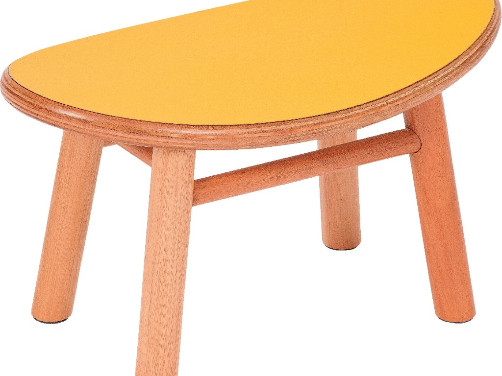 Bancos Sela (2011) assinado pela designer Flávia Pagotti - Divulgação