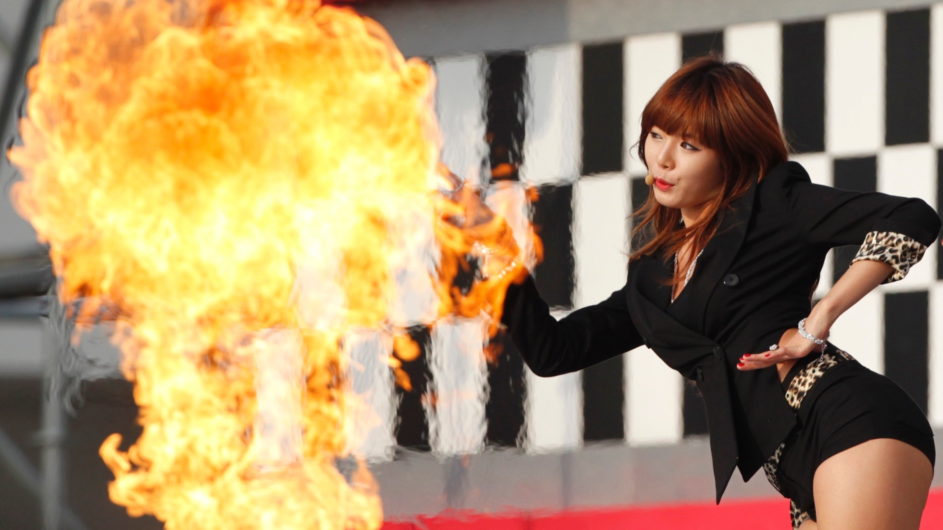 Hyuna, a garota do metrô do Gangnam Style, é uma das integrantes do grupo 4 Minute  - Reuters 