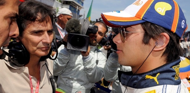Nelson Piquet acompanha o filho Nelsinho durante o GP da Espanha de 2008 - Gero Breloer/EFE