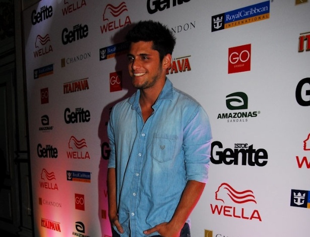 O ator Bruno Gissoni vai à festa dos "50 mais Sexy" da revista "IstoÉ Gente", em São Paulo. O ator elogiou a escolha de Cauã como o mais sexy pela revista: "Cauã tá num momento ótimo. Ele merece" (24/9/12)
