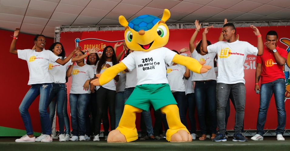 Tatu-bola, mascote da Copa do Mundo 2014 no Brasil, terá nome escolhido pelo público