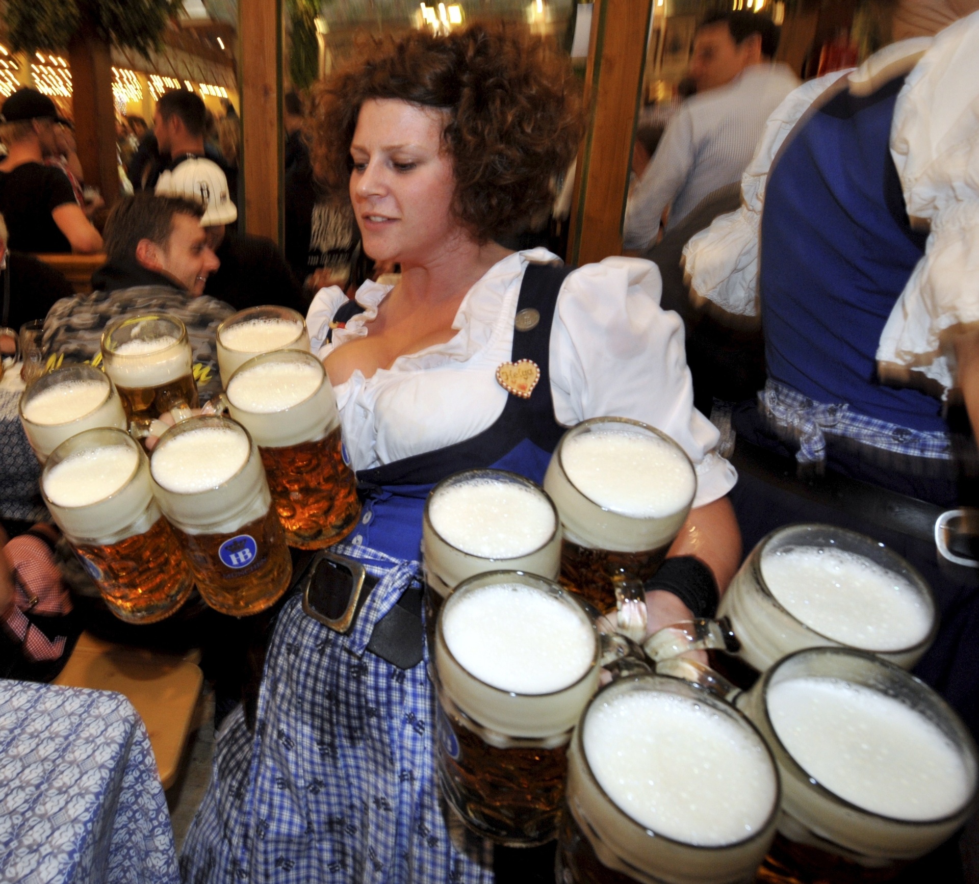 Veja fotos das últimas edições da Oktoberfest ao redor do mundo BOL
