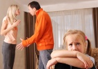 Conflito entre pai e mãe: como isso mexe com a criança e a ideia de família (Foto: Shutterstock)