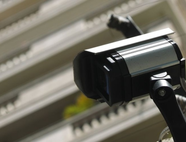 2011 - A Justiça do Trabalho do Rio Grande do Sul condenou a rede de lojas C&A a pagar indenização de R$ 30 mil a uma ex-supervisora que foi filmada por uma câmera escondida instalada no banheiro feminino. O equipamento foi colocado no local por um gerente e um supervisor da loja, que espiavam a troca de roupa das funcionárias - Rivaldo Gomes/Folhapress