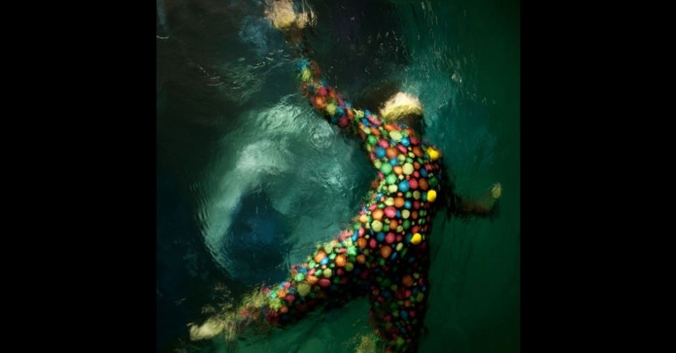 "As pessoas sempre me pedem para explicar em palavras as minhas obras. Mas algumas vezes não encontro palavras perfeitas para expressar o que eu quero", conta Christy - Christy Lee Rogers