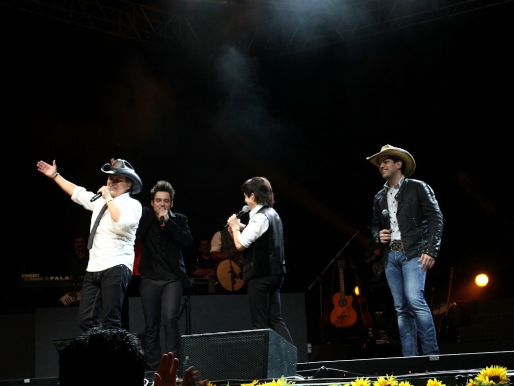 Chitãozinho & Xororó se apresentam com Fernando & Sorocaba em São Paulo para arrecadar fundos para os Centros de Transformação que visam atender 10 mil crianças e jovens do sertão nordestino (25/9/12) - Cláudio Augusto/Foto Rio News