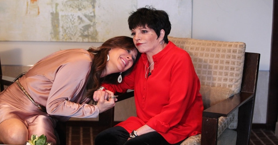 Liza Minnelli e Claudia Raia se encontraram na tarde desta quarta em um hotel em São Paulo (26/9/12). A cantora está de volta ao Brasil para fazer shows no Rio e em São Paulo. Claudia está em cartaz com o espetáculo "Cabaret", onde interpreta a mesma personagem vivida por Liza no filme homônimo