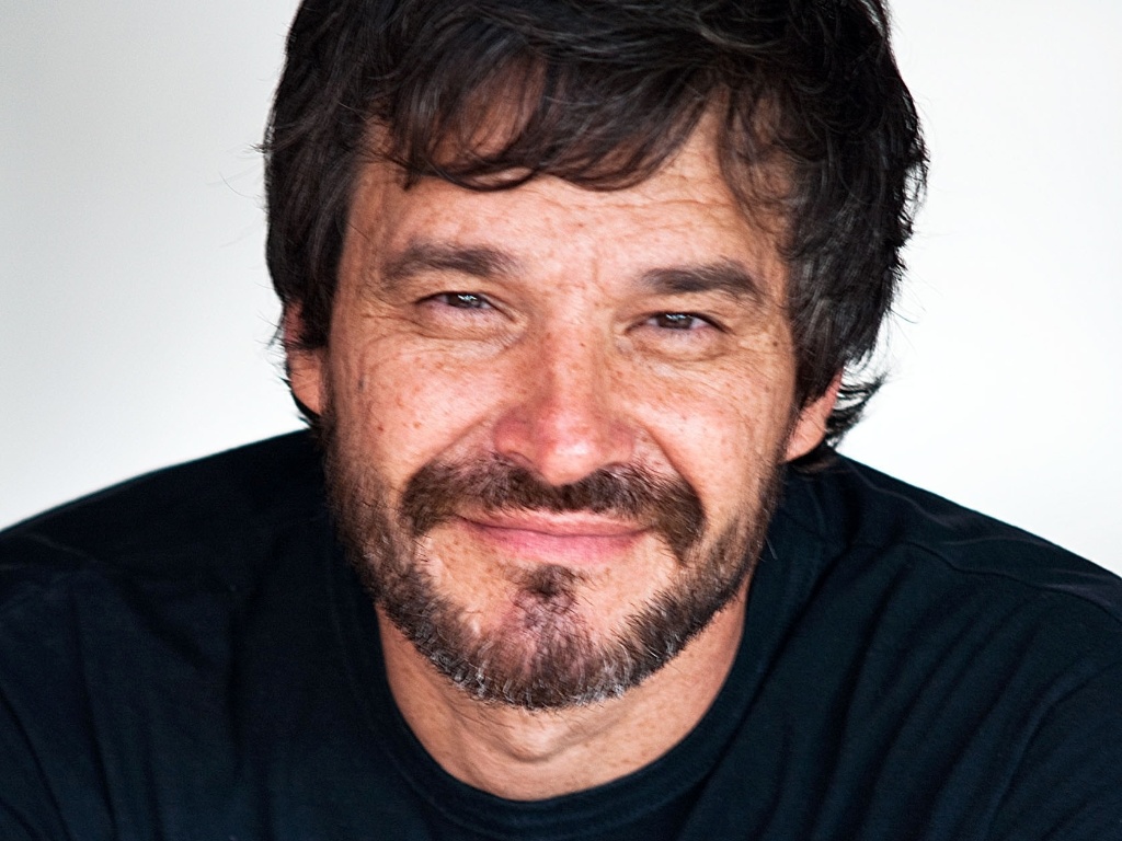 "É de brincadeira, apesar das histórias serem verdadeiras. Li Jobs e Keith Richards e me inspirei. Faz um ano e meio que pensei em reunir em livro. Sempre gostei de contar minhas histórias", diz Adão - Divulgação 