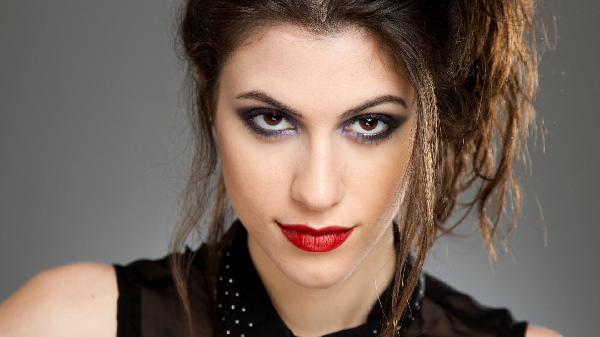 Passo a passo ensina a compor look gótico  - Ana Lima/UOL