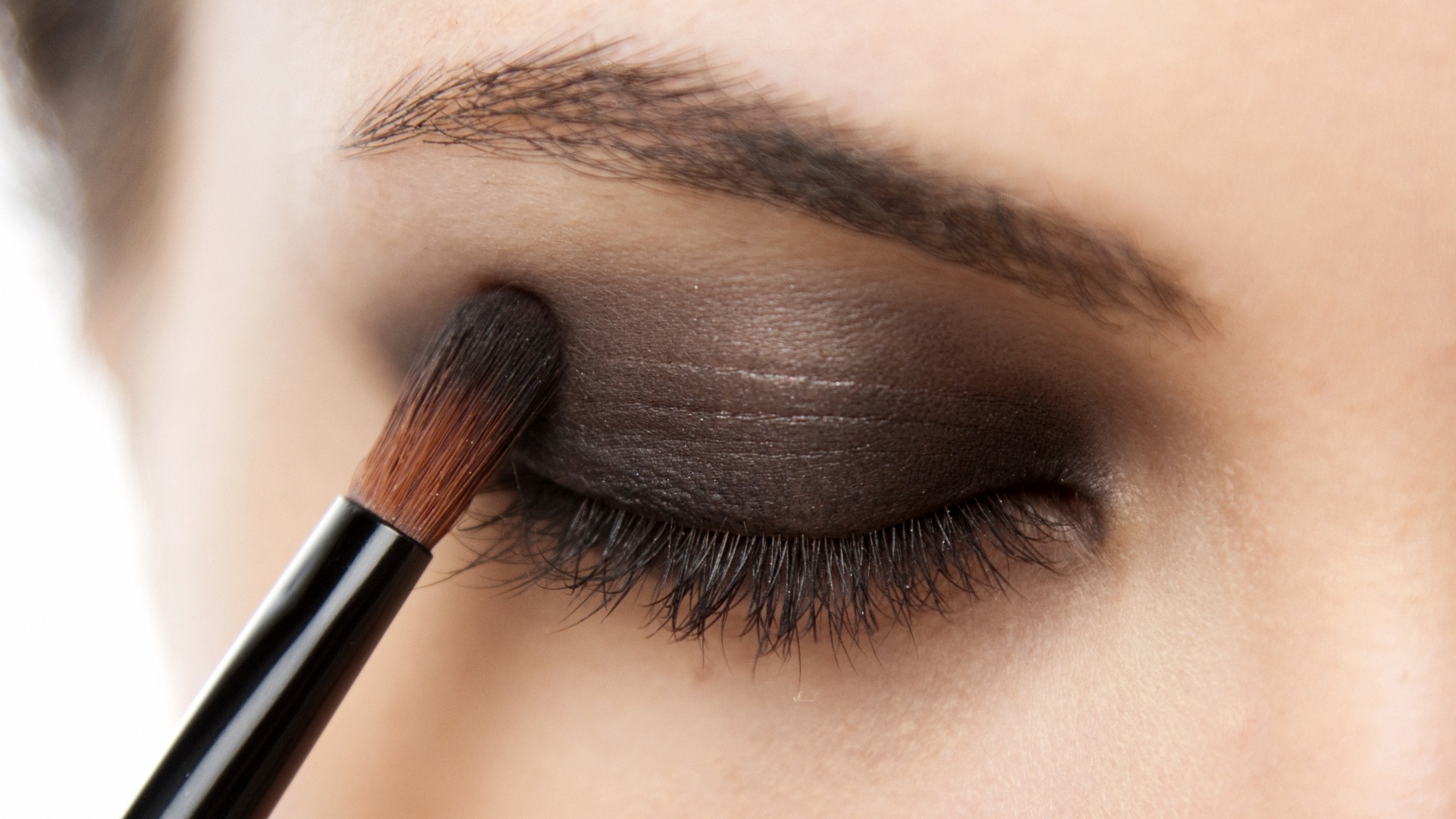 Passo a passo ensina a compor look gótico  - Ana Lima/UOL