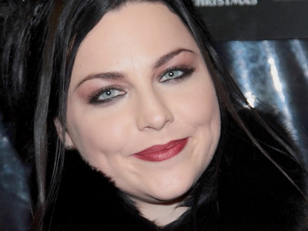 Passo a passo ensina a compor look gótico da cantora Amy Lee - Getty Images