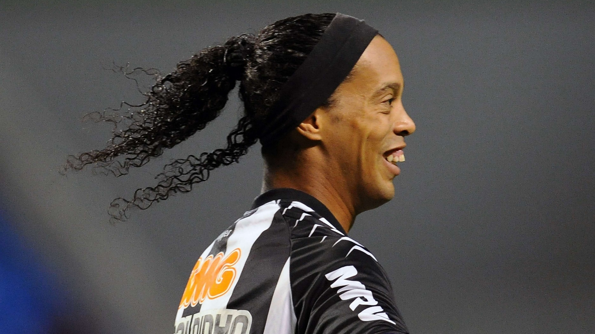 Ronaldinho se reencontrou com o Flamengo no Engenhão; meia do Atlético-MG foi alvo de protestos da torcida do Fla no Engenhão