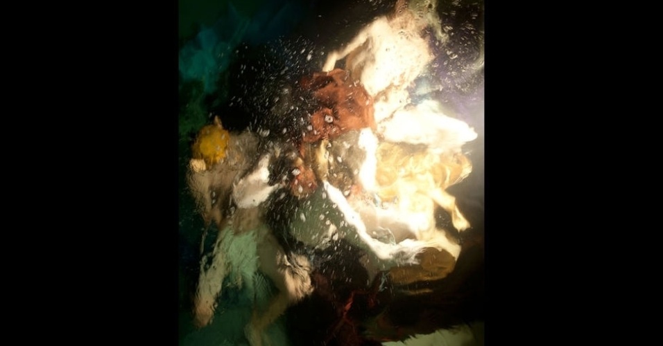 Segundo ela, as fotos submersas nos levam a um universo paralelo, onde é segura sonhar - Christy Lee Rogers