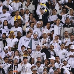 Torcida do Santos pagou R$ 1 e protestou após derrota contra a Portuguesa, no Pacaembu - Leandro Moraes/UOL
