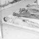 Corpos de presos mortos no massacre do Carandiru são enfileirados em sala do IML (Instituto Médico Legal) em outubro de 1992. O Tribunal de Justiça de São Paulo marcou o julgamento do caso para o dia 28 de janeiro de 2013, quando 28 réus serão julgados sobre a ação policial que resultou em 111 mortes - Sergio Andrade/Folhapress