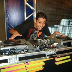 O DJ Chorão era famoso por tocar em bailes funk da zona norte da cidade - Reprodução/Facebook