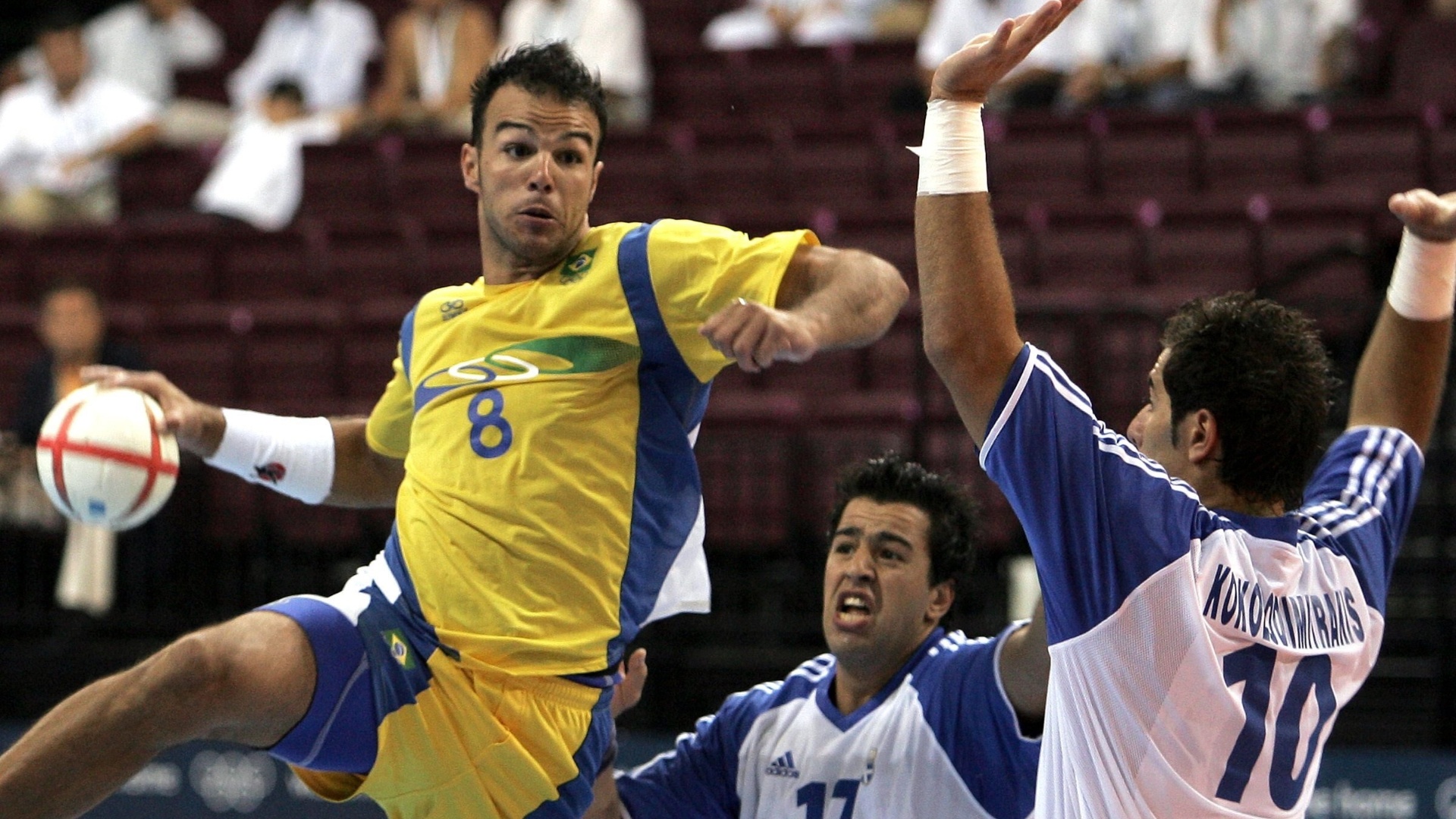 Bruno Souza em ação nos Jogos Olímpicos de Atenas-2004, contra a Grécia