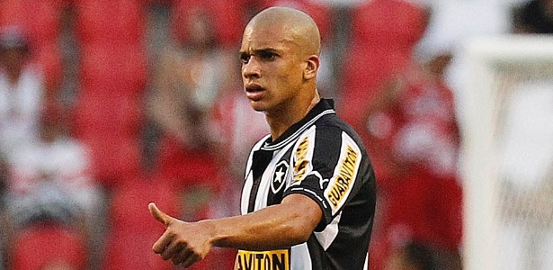 Zagueiro Dória se destacou pelo Botafogo. Na França, foi rejeitado por Bielsa - Wagner Meier/AGIF