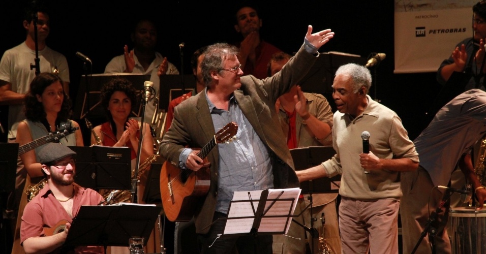 Gilberto Gil recebe homenagem aos 70 Anos e canta com Paulo Jobim e os Jovens da Orquestra de sopros os Flautistas da Pro Arte (26/9/12)