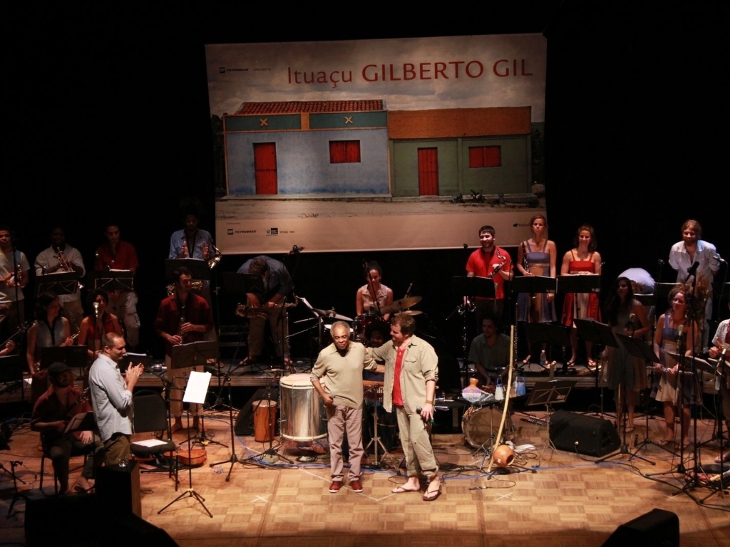 Gilberto Gil se apresenta com Paulo Jobim e os jovens da Orquestra de Sopros da Pro Arte e dos Flautistas da Pro Arte no Espaço Tom Jobim, no Rio (26/9/12) - Thyago Andrade/Foto Rio News