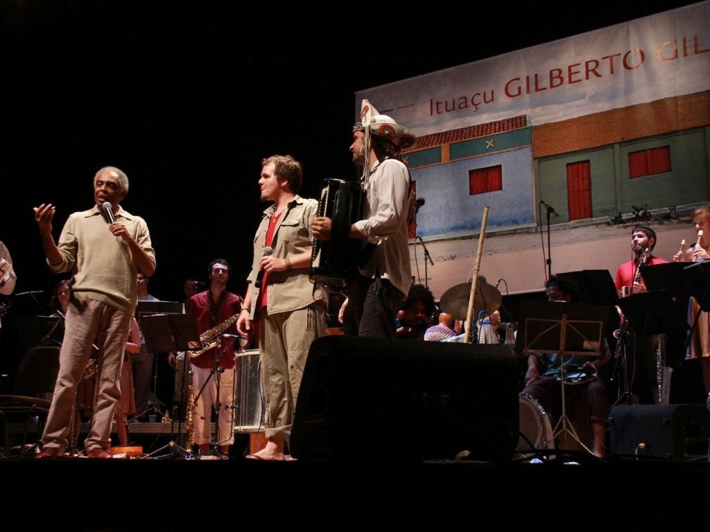 Gilberto Gil se apresenta com Paulo Jobim e os jovens da Orquestra de Sopros da Pro Arte e dos Flautistas da Pro Arte no Espaço Tom Jobim, no Rio (26/9/12) - Thyago Andrade/Foto Rio News