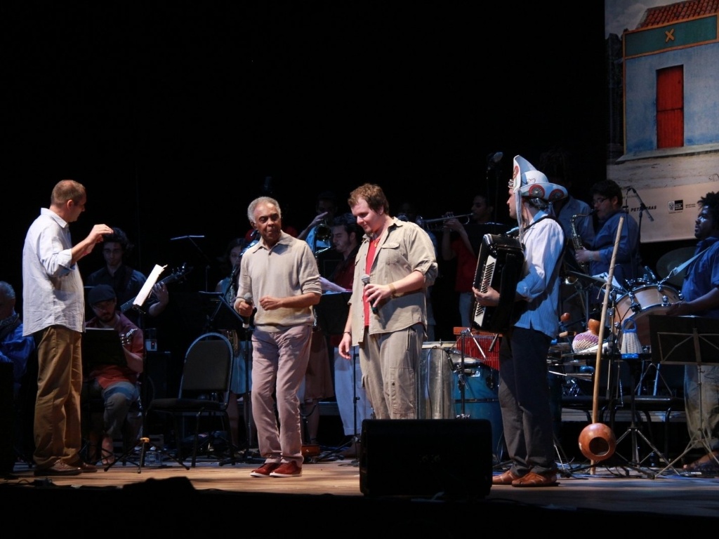 Gilberto Gil se apresenta com Paulo Jobim e os jovens da Orquestra de Sopros da Pro Arte e dos Flautistas da Pro Arte no Espaço Tom Jobim, no Rio (26/9/12) - Thyago Andrade/Foto Rio News