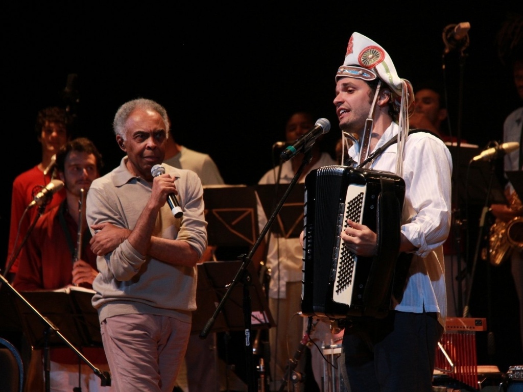 Gilberto Gil se apresenta com Paulo Jobim e os jovens da Orquestra de Sopros da Pro Arte e dos Flautistas da Pro Arte no Espaço Tom Jobim, no Rio (26/9/12) - Thyago Andrade/Foto Rio News