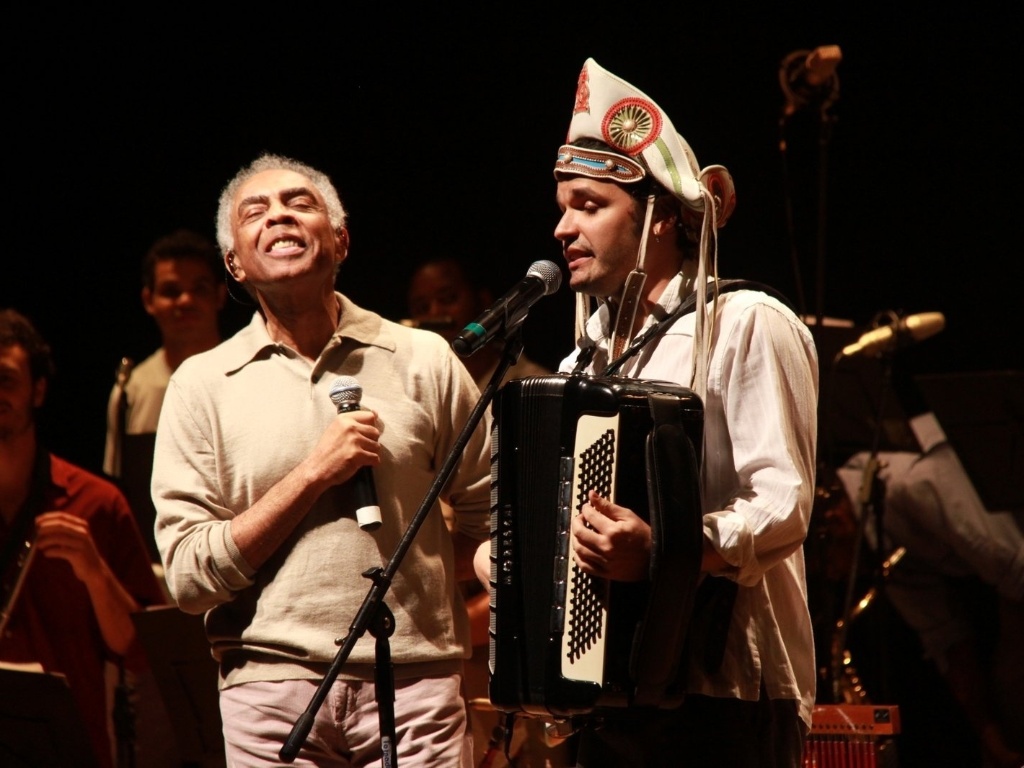 Gilberto Gil se apresenta com Paulo Jobim e os jovens da Orquestra de Sopros da Pro Arte e dos Flautistas da Pro Arte no Espaço Tom Jobim, no Rio (26/9/12) - Thyago Andrade/Foto Rio News