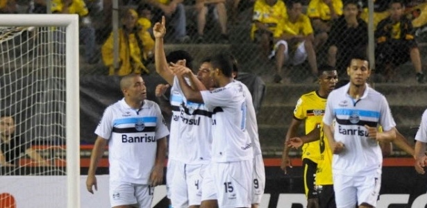 Jogadores do Grêmio acreditam que mesmo com série de empates título é possível - Jaime Echeverría/EFE
