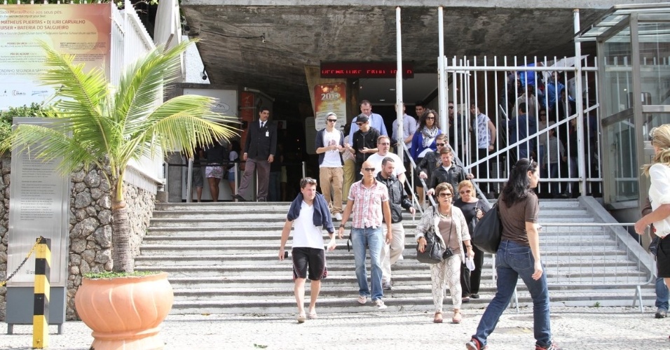 Os integrantes da banda The Wanted visitaram o Pão de Açúcar, ponto turístico localizado na zona sul do Rio (27/9/12). O grupo irá se apresentar no "Z Festival" que acontece neste final de semana na cidade