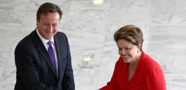 O primeiro-ministro britânico, David Cameron, cumprimenta a presidente Dilma Rousseff - Sergio Lima/Folhapress
