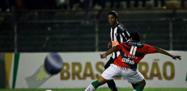 Atlético-MG, de Ronaldinho Gaúcho, só empata com Portuguesa e vê liderança distante - Leandro Moraes