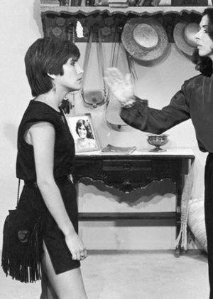 Água Viva - 1980 - A bolsa de franjas da personagem de Glória Pires também virou febre de consumo. - Divulgação/Vírgula