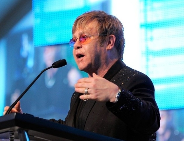Elton John se apresentou em duas festas de casamento no último final de semana de setembro - Getty Images/Vírgula
