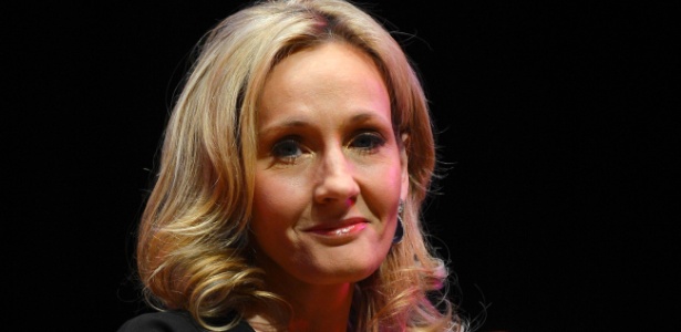 JK Rowling lançando o livro "The Casual Vacancy", no Queen Elizabeth Hall em Londres, Inglaterra (27/9/2012) - REUTERS/Paul Hackett