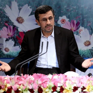 O presidente iraniano, Mahmoud Ahmadinejad, participa de coletiva de imprensa em Teerã, no Irã