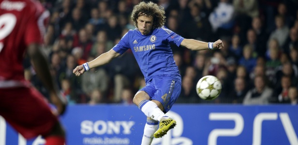 De falta, David Luiz marcou pelo Chelsea na goleada por 4 a 0 sobre o Nordsjaelland - Daniel Sannum Lauten/AFP