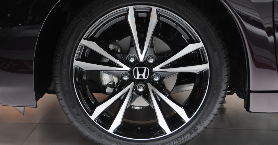 Honda CR-Z - 205/45 R17 - Murilo Góes/UOL