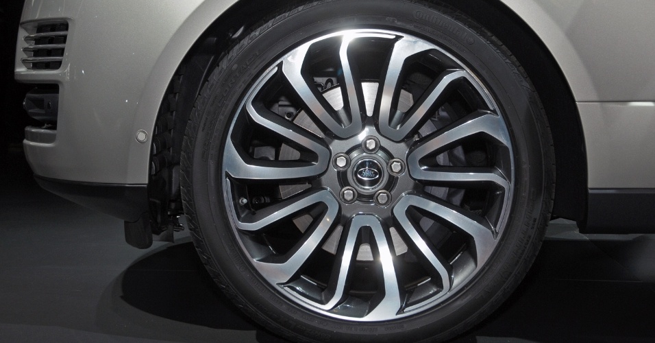 Range Rover - 275/40 R22 - Murilo Góes/UOL