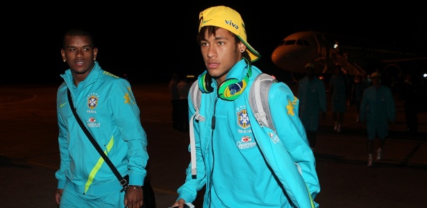 Neymar (dir.) falou pouco sobre Kaká