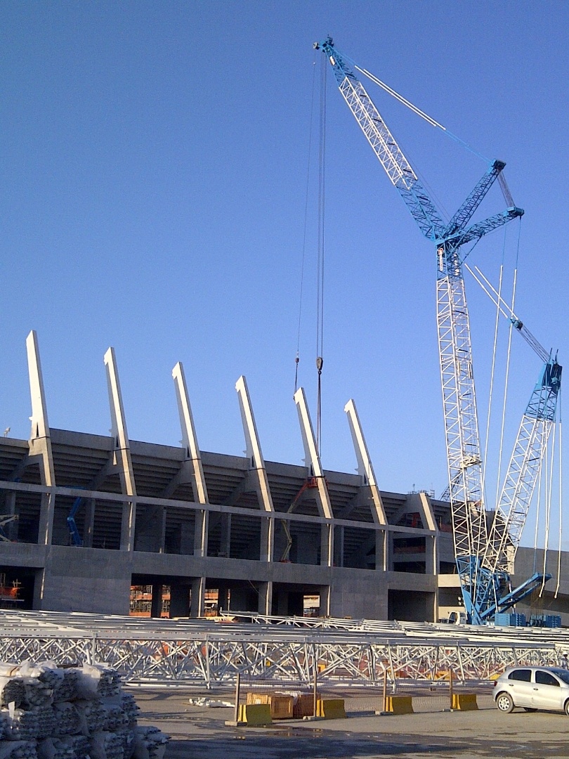 Pilares de cobertura da Arena Pernambuco, o estádio já tem 58% de suas obras já realizadas